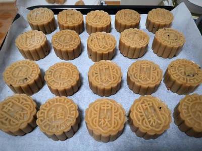 中秋节将至,分享2种月饼做法,酥软香甜,简简单单比买的好吃